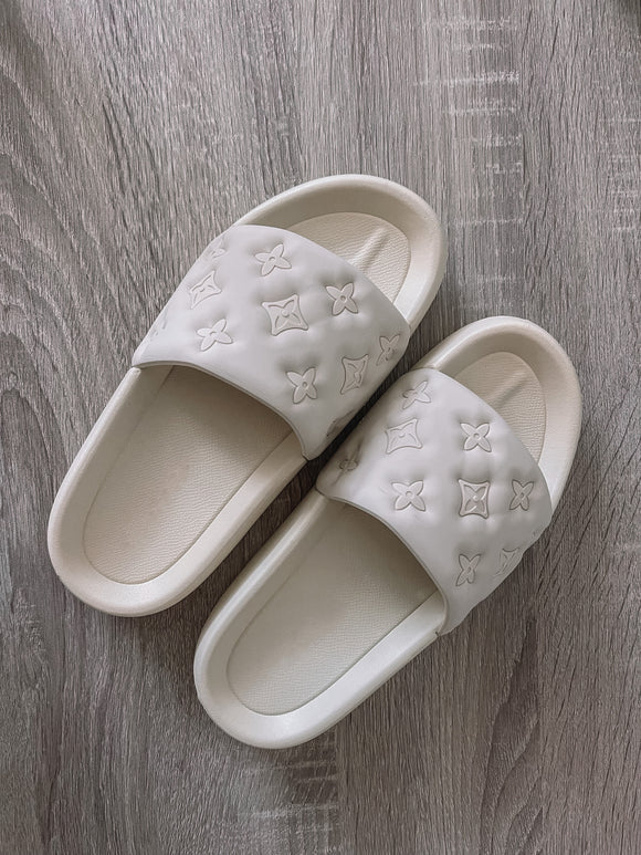 The Go To Slide - Beige